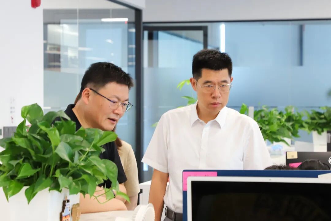 上海市市场监督管理局副局长陈睿一行赴剧星传媒调研指导