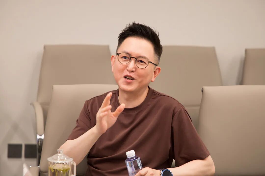 热烈欢迎爱奇艺高级副总裁吴刚来访剧星传媒，共探AI时代内容营销新范式