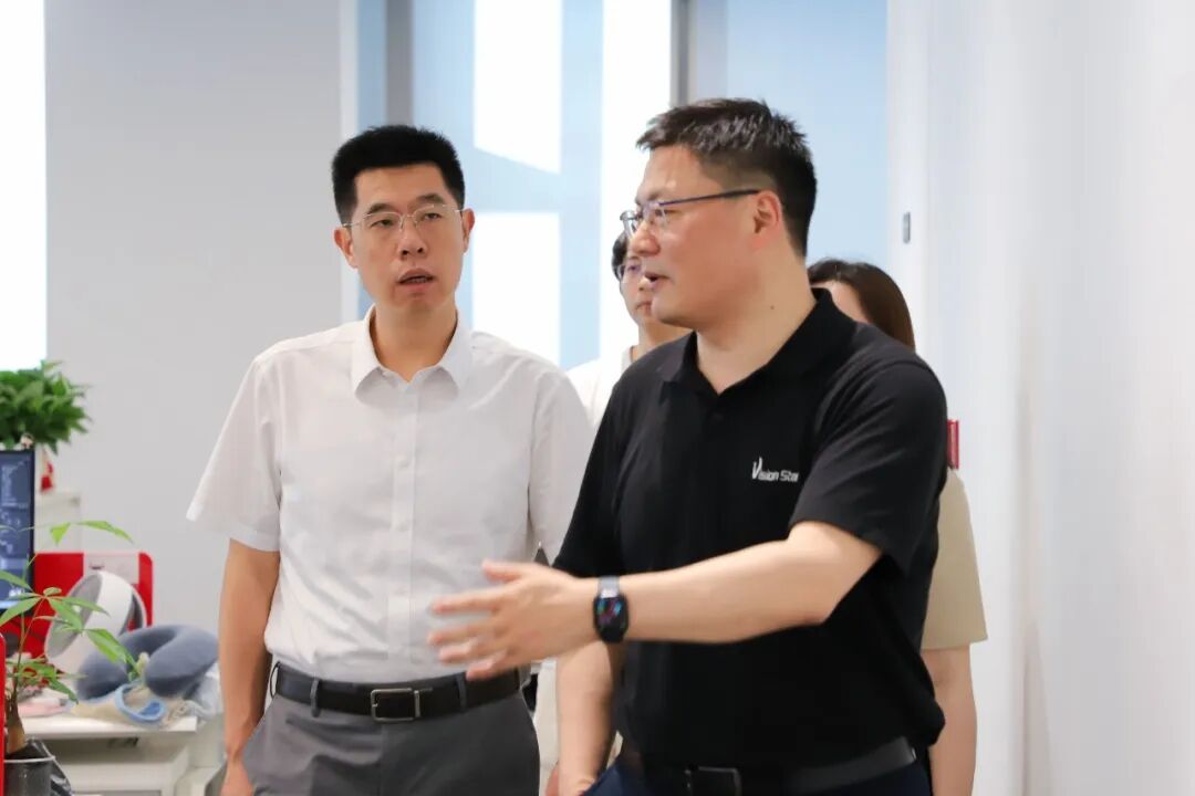 上海市市场监督管理局副局长陈睿一行赴剧星传媒调研指导