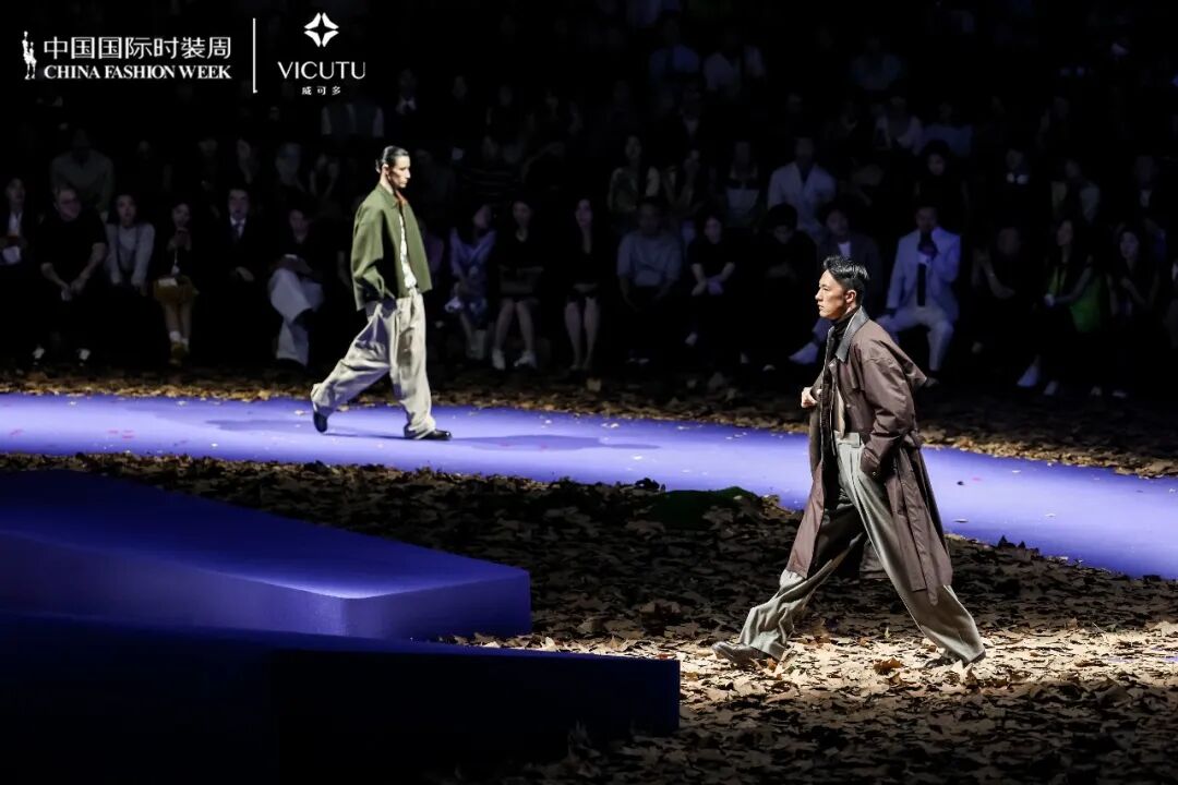 直击VICUTU 2026秋冬开幕大秀：当男装告别“标签”，走向内心旷野