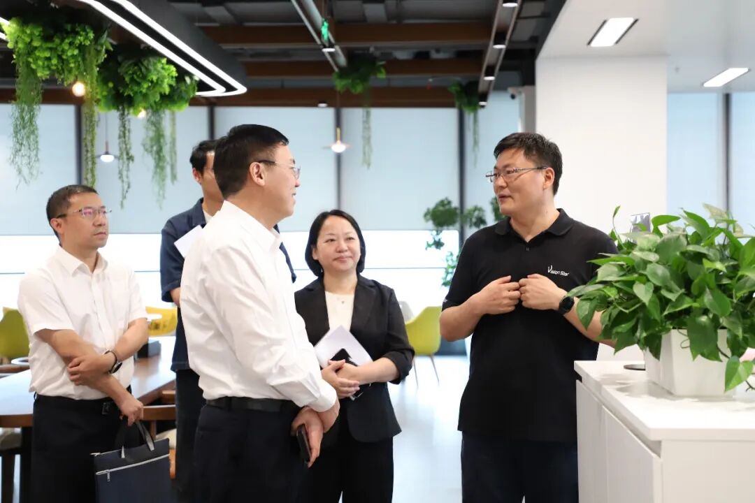 上海市市场监督管理局党组书记、局长李泽龙赴剧星传媒调研指导