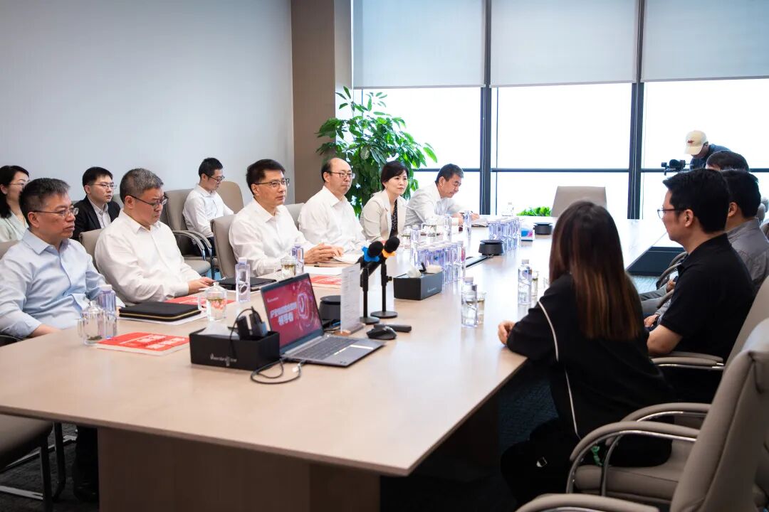 普陀区区委书记胡广杰一行赴剧星传媒调研指导